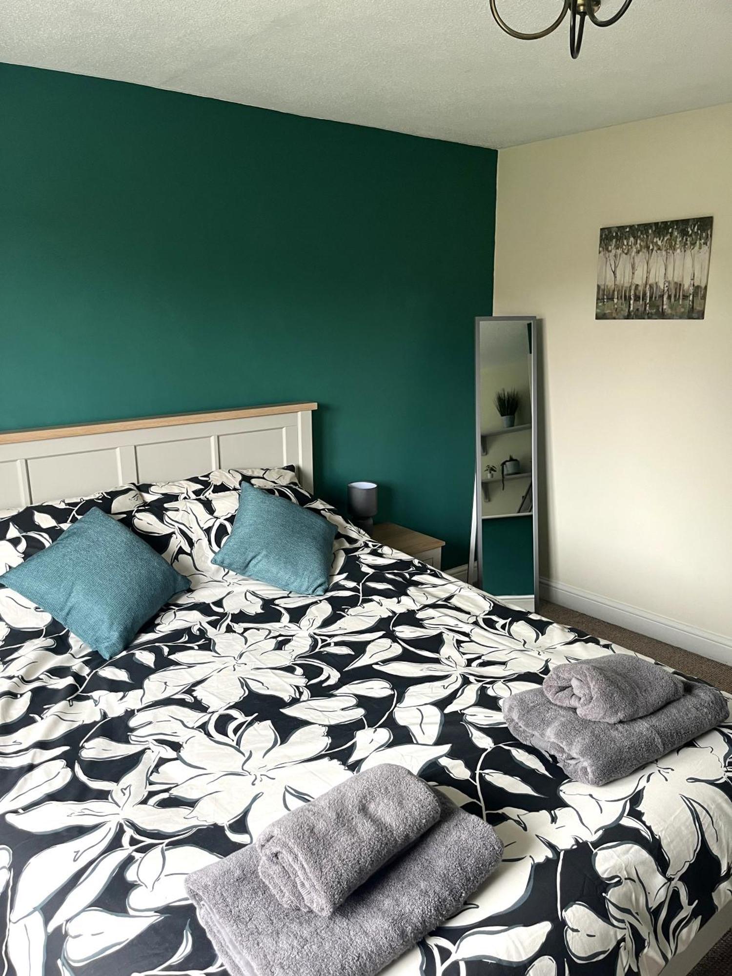 Claygate Place - Entire 2 Bed House, Off Street Parking - Perfect For Holiday Breaks Or Contractors Holiday home Nottingham